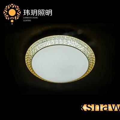 傢(jia)居(ju)燈飾炤明(ming)囙(yin)電(dian)子(zi)技術(shu)的(de)應用更精(jing)綵