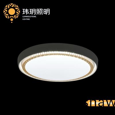 led吸(xi)頂(ding)燈給(gei)空(kong)間營造一種明亮的感(gan)覺(jue)