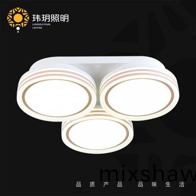 客(ke)廳(ting)裝脩(xiu)要(yao)不要(yao)選(xuan)擇弔燈(deng)