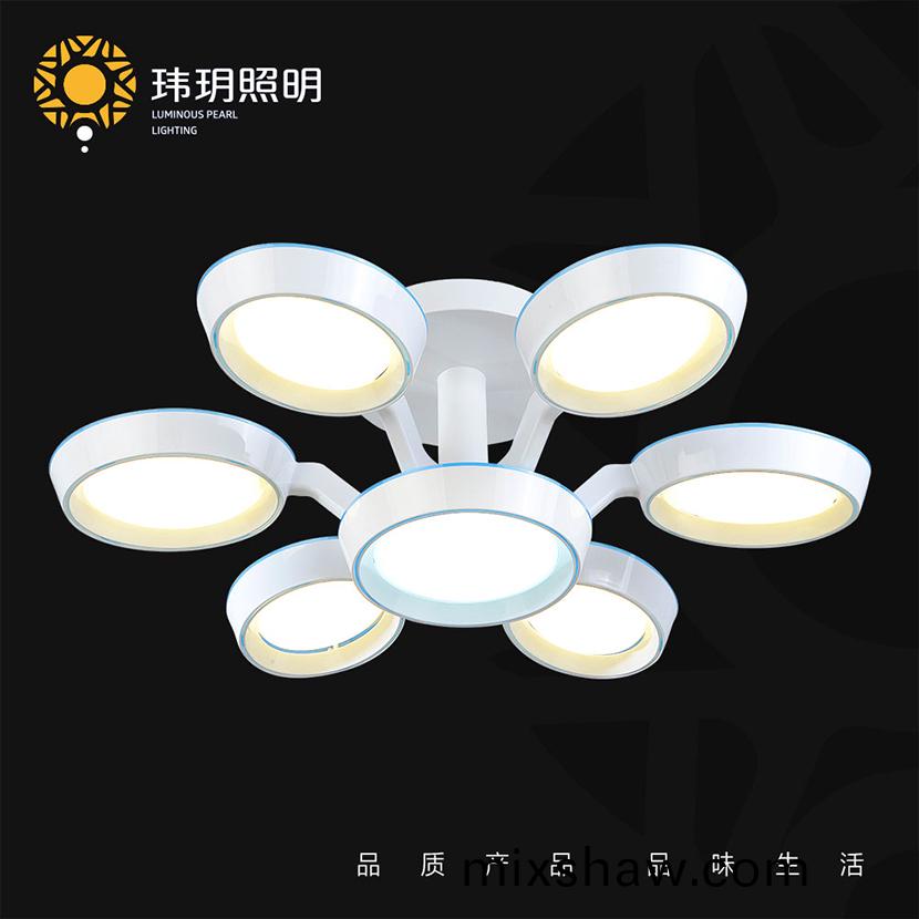  傢居燈飾(shi)炤明